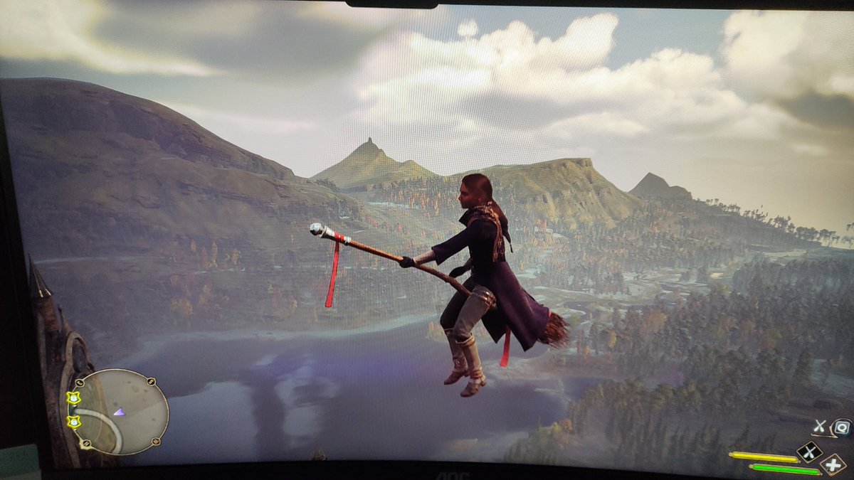 JYRWANTED's tweet photo. Volando por Hogwarts, que vicio este juego 😋😋😛😛 https://t.co/KGvJLDq2zl