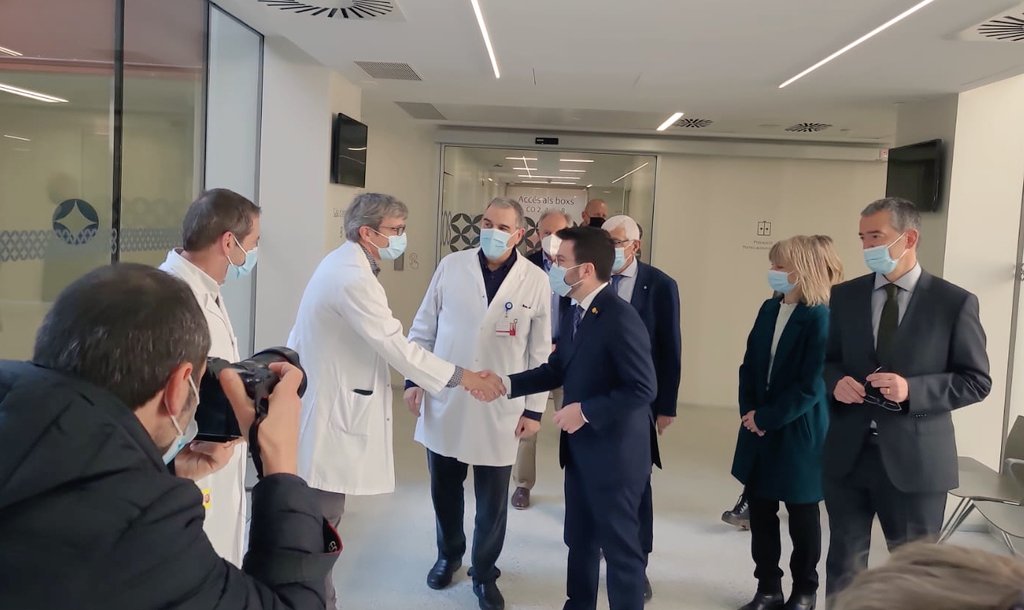 hggranollers's tweet photo. Durant la inauguració, el #president de la Generalitat, @perearagones i el conseller acompanyat del conseller de @salutcat, @manelbalcells, i l'alcaldessa de Granollers Alba Barnusell, han recorregut els diferents espais de l'edifici.
#EdificiCompacte #NovesUrgències #HGG https://t.co/pQr4R7qW29