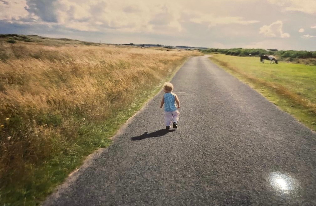 BethBowden's tweet photo. this is a picture of little Beth, walking circa 2001?? 

In just over a week RIGHT OF WAY opens @VAULTFestival (feat. grown up Beth) 21-26th @ The Cage 🚶‍♀️

messy, joyful &amp; made while walking, it explores Young Carers &amp; chronic illness 🌊

Get tickets here https://t.co/HmHnXbmSOk https://t.co/EYgSk0pYAV