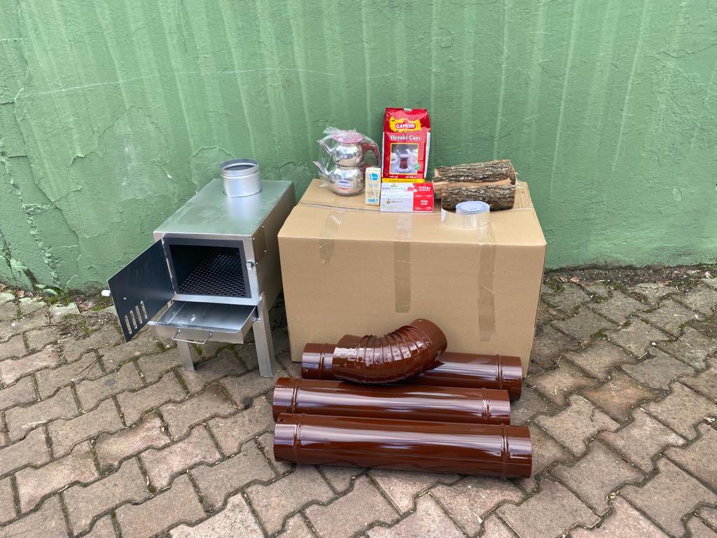 Okulumuz öğretmen ve öğrencileri tarafından üretilen 100 adet soba, 100 adet çaydanlık ile çay ve şeker paketleri depremzede vatandaşlarımıza ulaştırmak üzere deprem bölgesine gönderilmeye başlanmıştır. Katkısı olan tüm paydaşlarımıza teşekkür ederiz.