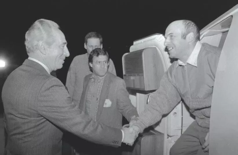 WashingtonViews's tweet photo. #OnThisDay in 1986: A freed Natan #Sharansky arrives in #Israel. After a decade in Soviet prisons and a worldwide campaign by his wife Avital and many in the US at the very-highest level; USSR released #Refusenik, Natan (Anatoly) Sharansky https://t.co/sAeWI7hbZ4 #PrizonerOfZion https://t.co/cK2AggPQO5