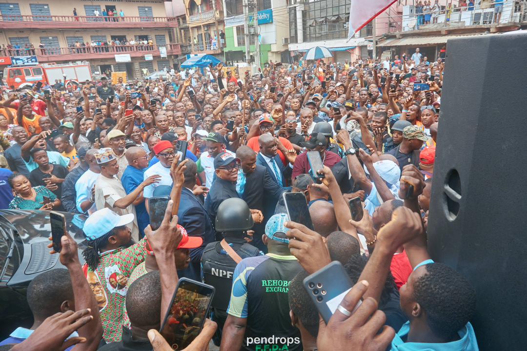 PeterObi's tweet photo. My team and I are in Ojo area of Lagos on a market storm ahead of the Lagos Rally. Thank you Lagos. Eko oni baje! -PO https://t.co/prDfowF8nD