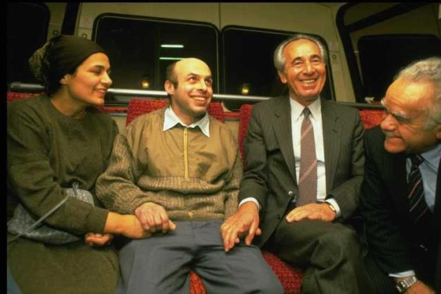 WashingtonViews's tweet photo. #OnThisDay in 1986: A freed Natan #Sharansky arrives in #Israel. After a decade in Soviet prisons and a worldwide campaign by his wife Avital and many in the US at the very-highest level; USSR released #Refusenik, Natan (Anatoly) Sharansky https://t.co/sAeWI7hbZ4 #PrizonerOfZion https://t.co/cK2AggPQO5