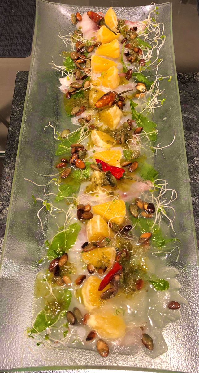nacho_pelaez's tweet photo. Cena “marítima” y frugal con unos paracentrotus lividus (oricios en asturiano 😊), puntillitas en su tinta y un ceviche de lubina. Acompañamiento líquido, Vaguera El Maderal 2020, de #AlvardeDios , untuoso y largo, una delicia sedosa 😊 https://t.co/iekBzAXuB3