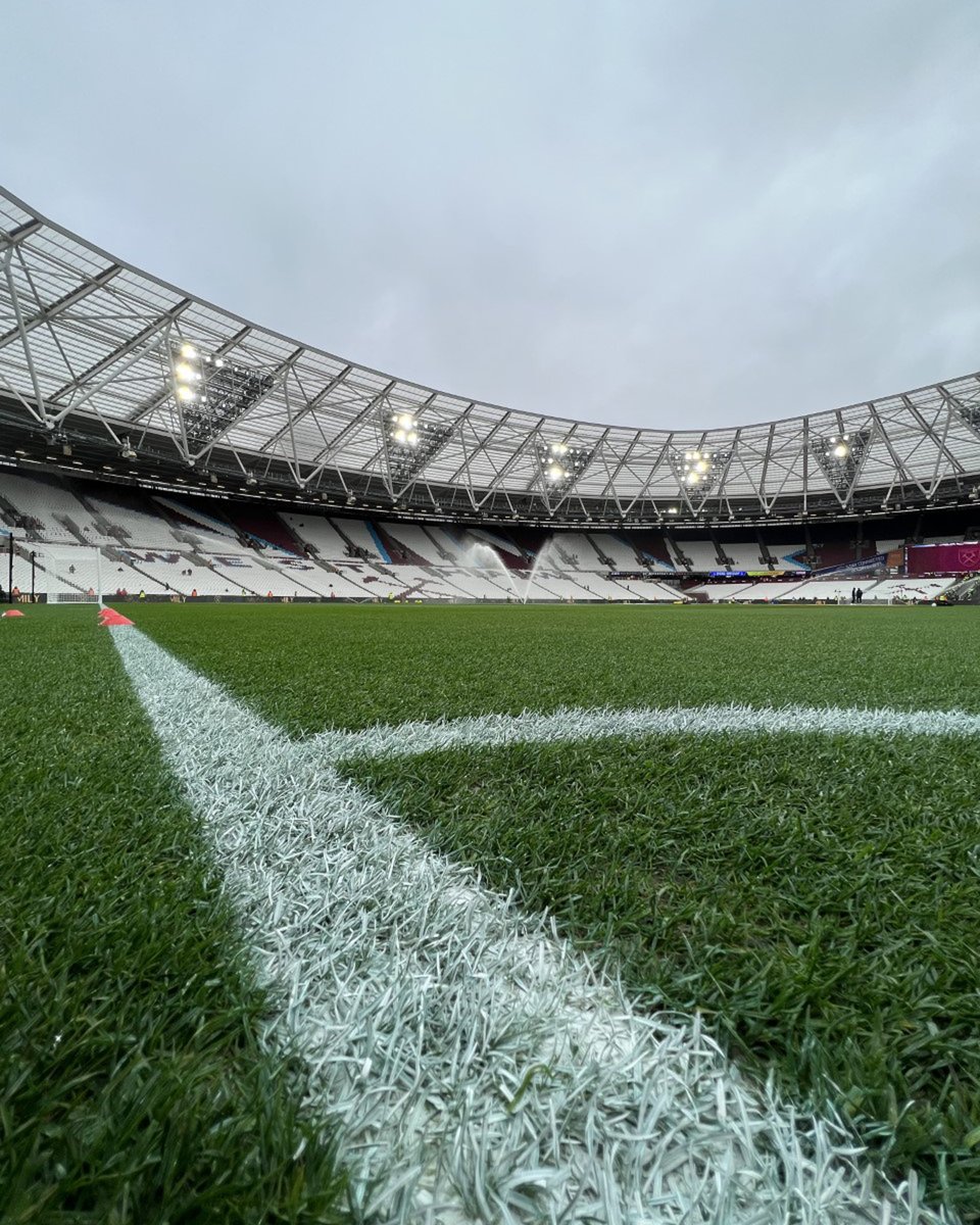 ChelseaFC's tweet photo. At London Stadium for #WhuChe! 🏟

Show us where you're supporting from by replying with a photo, tagging @trivago and using #WhereverYouGo! ⤵️ https://t.co/O7YtnxTF6z