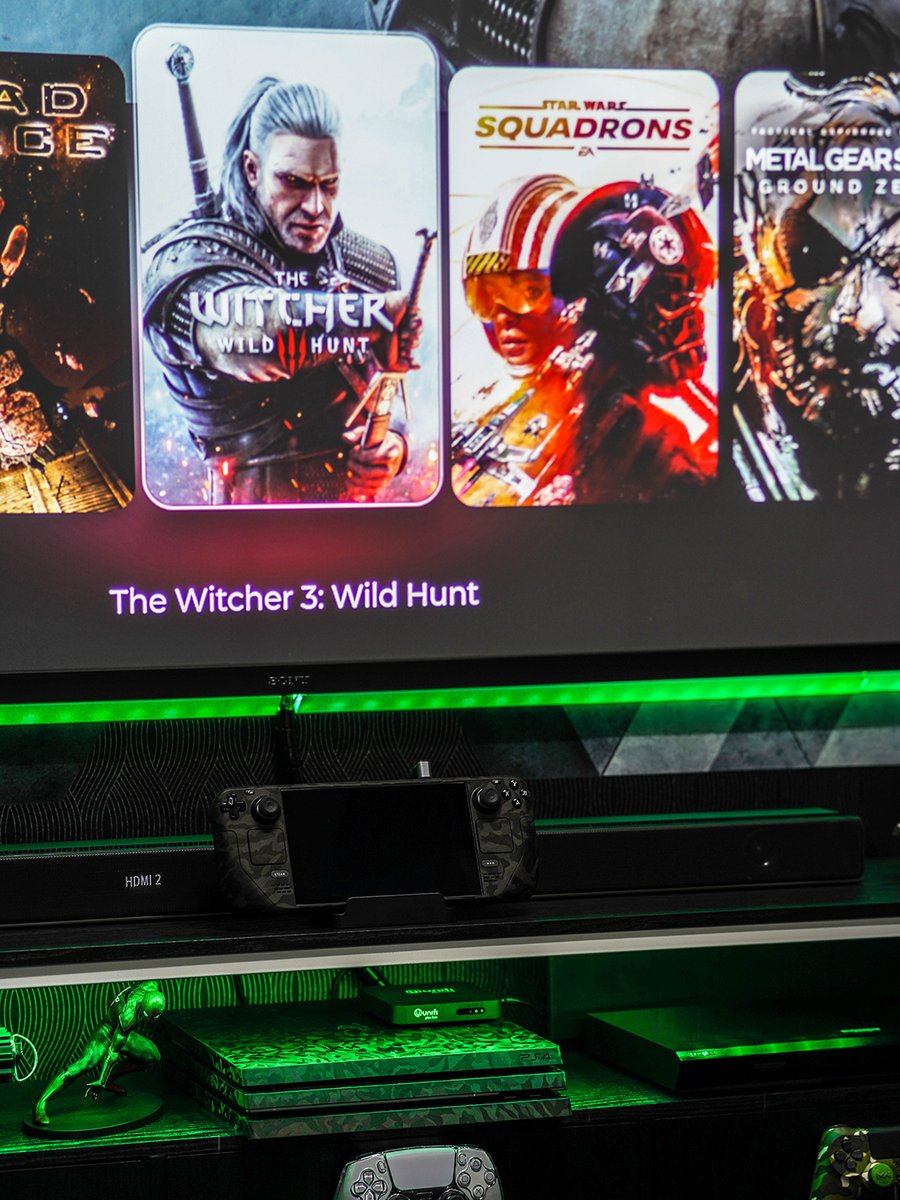 vr_zak's tweet photo. Docking mode #SteamDeck #100inch #PS5 #TheWitcher3 #StarWars #MetalGearSolid https://t.co/pbFQtTxiHV