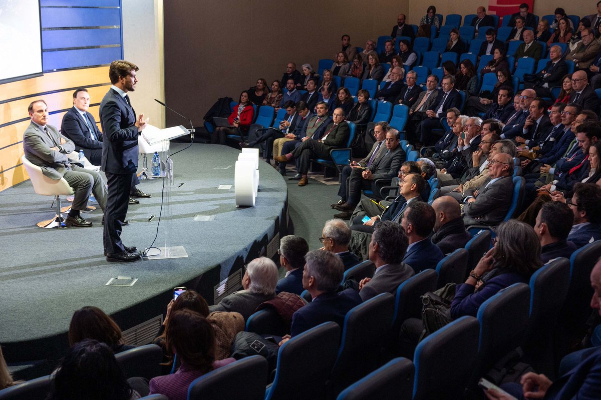 BeltranPerezPP's tweet photo. He asumido la Presidencia de @CTAndalucia para desarrollar servicio público desde el sector privado. Mi misión será promover la innovación tecnológica entre las empresas andaluzas, trabajando junto a un gran equipo y sin recibir sueldos ni dietas.
#innovacion https://t.co/pxIN9IszIV