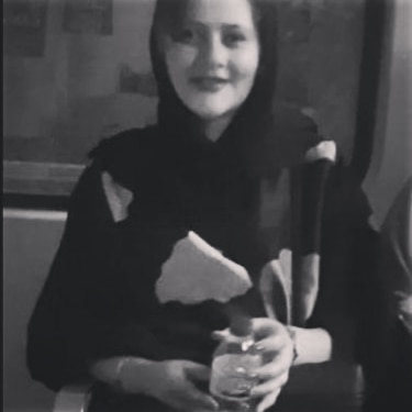 iwont_forget's tweet photo. یه سوال ؛مگه مهسا امینی رو بخاطر حجاب نگرفتین و جسد بی جونشو تحویل خانواده ندادین ؟
عرزشی ماله کش بیا جواب بده خیلی منطقی 
#مهسا_امینی https://t.co/CKnHRdUKYw