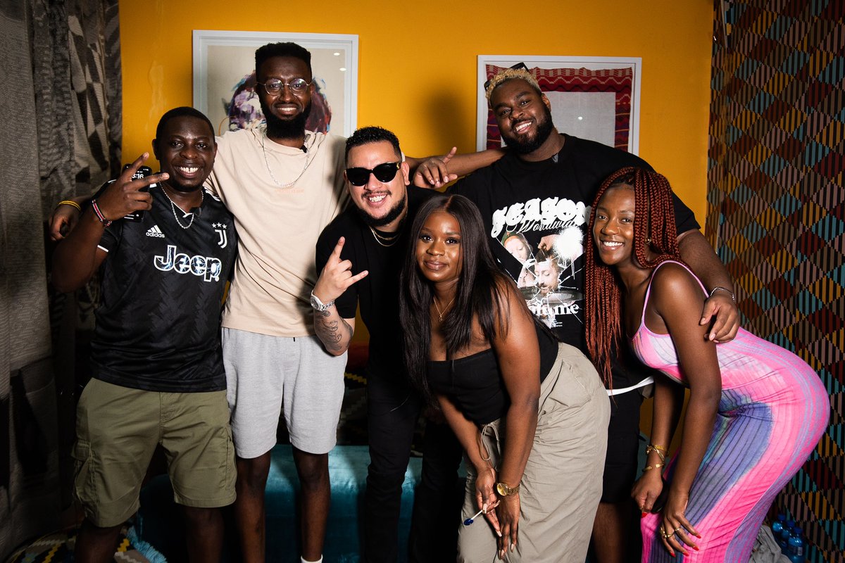 UbunifuSpace's tweet photo. We’ve lost a true pioneer today in AKA💔

We got to meet up this past December to film some amazing content and you was so excited about what you was about to do this year with ‘Mass Country’ 😔

Sending love &amp; guidence to all of AKA’s family &amp; friends 🙏🏿

Long live Supa Mega🕊️🙏🏿 https://t.co/wkIy5EtEae