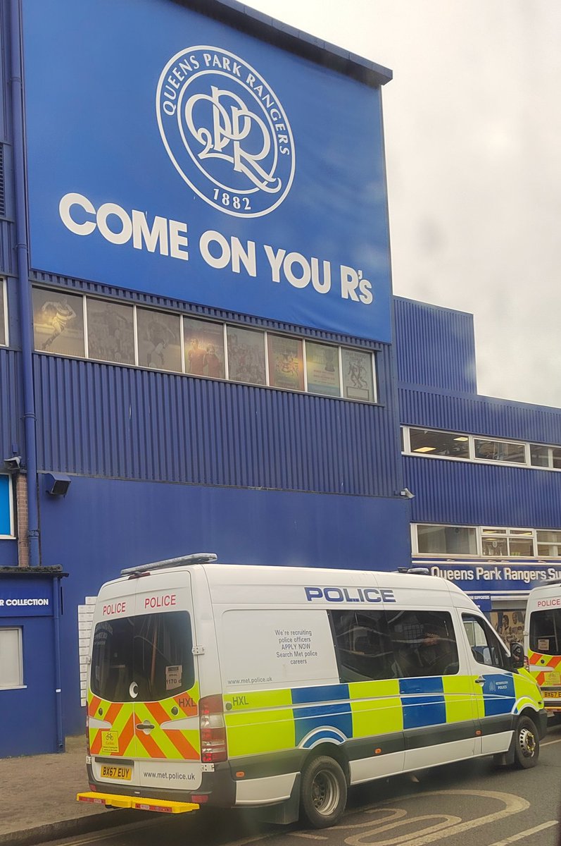 MPSSpecials's tweet image. It's a busy day in London for football matches. ⚽

The @MPSSpecials are assisting in public order events across town today.👮🏼‍♀️

One of those matches are in the @SkyBetChamp between @QPR and @MillwallFC