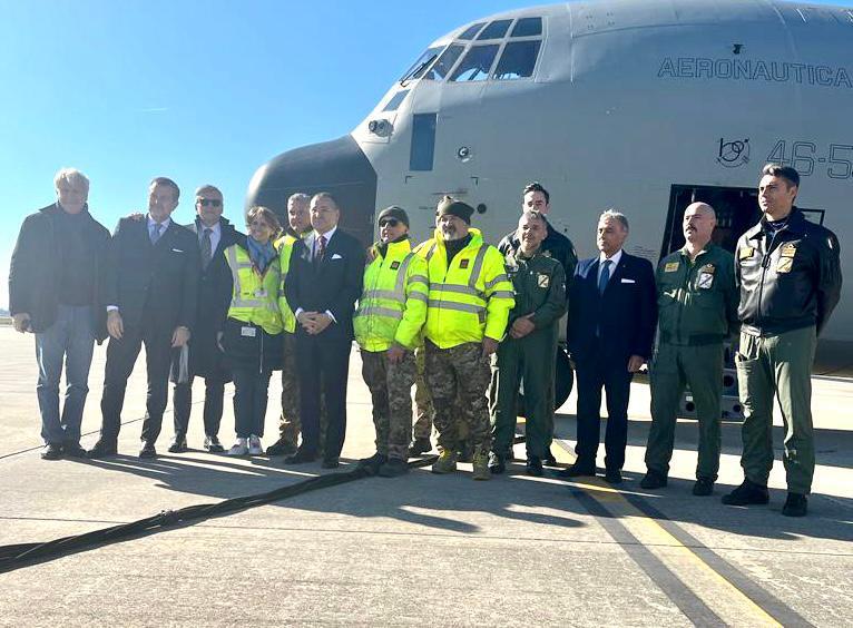 ItalyMFA's tweet photo. Il Segretario Generale della #Farnesina Amb. @EttoreSequi stamani a Pisa, su incarico Vice Pres Cons @Antonio_Tajani, per coordinare l'invio di aiuti umanitari alla Siria con un volo dell'Aeronautica militare. Italia al fianco delle popolazioni colpite dal #terremoto. https://t.co/tFGb0JacWU