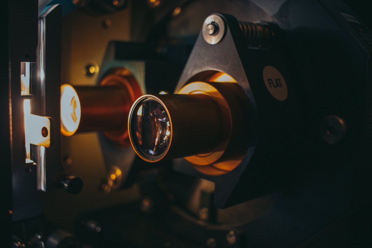 ProjectionistR's tweet image. Lens close up! 📸🎞️📽️ 

#projectorlens #flat #scope #cinemascope #35mmfilm #35mmprojector #upinthebooth #projectionist #projectionbooth #projector #filmprojector #dublinphotos #dublinphotography