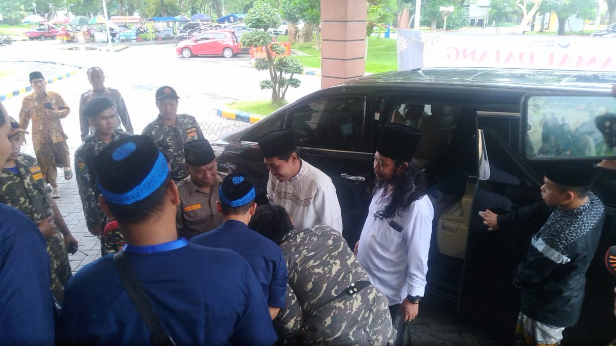 ansorbanser29's tweet photo. Giat PAM oleh Satkorcab Banser Kota Madiun pada Pengajian KH. Anwar Zahid di Asrama Haji https://t.co/Wdbgghuxa1
