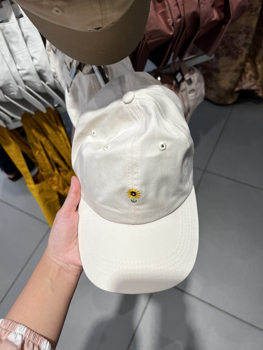 secretlyfura's tweet photo. i tutup mata jela tak nak beli dari 5, comei gila topi padini ni 😭✋🏻 https://t.co/KWiqChEasg
