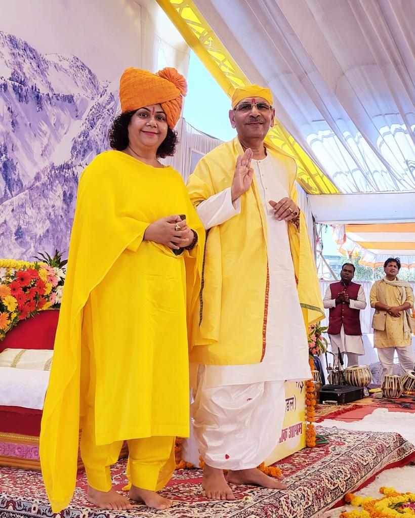 drarchikadidi's tweet image. There is nothing to worry about when your Guru is with you. He guides you to stay carefree and live blissfully.

#DrArchikaDidi #SudhanshuJiMaharaj
#Guru #spirituality #love #HariOm #Care #bliss