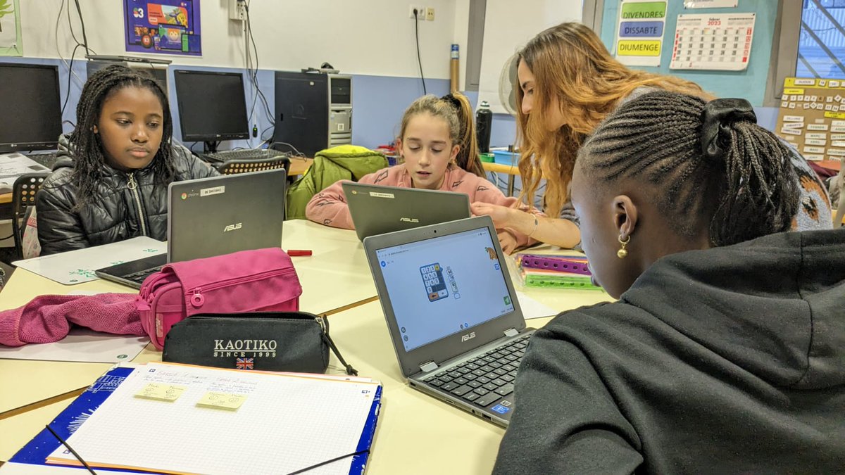 Cal divulgar ciència, però també qui pot fer-la. El programa #MathTutoring #SuportEducatiu trenca estereotips fent les #matemàtiques per a tothom 📐📏

<a href="/SizeMattersBaby/">Anna Morales (SizeMatters)</a>: "Per un món científic tan divers com és la societat" #DiaInternacionalDonaNenaCiència