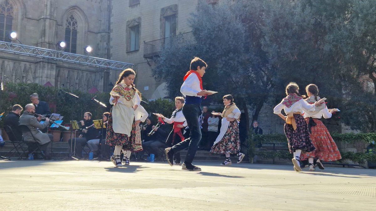esbartciutatcom's tweet photo. Comencem amb el #BalldeCoques #elsEsbartsBallem per Santa Eulàlia 🥳🥳🥳 https://t.co/LcG3OSiu0f