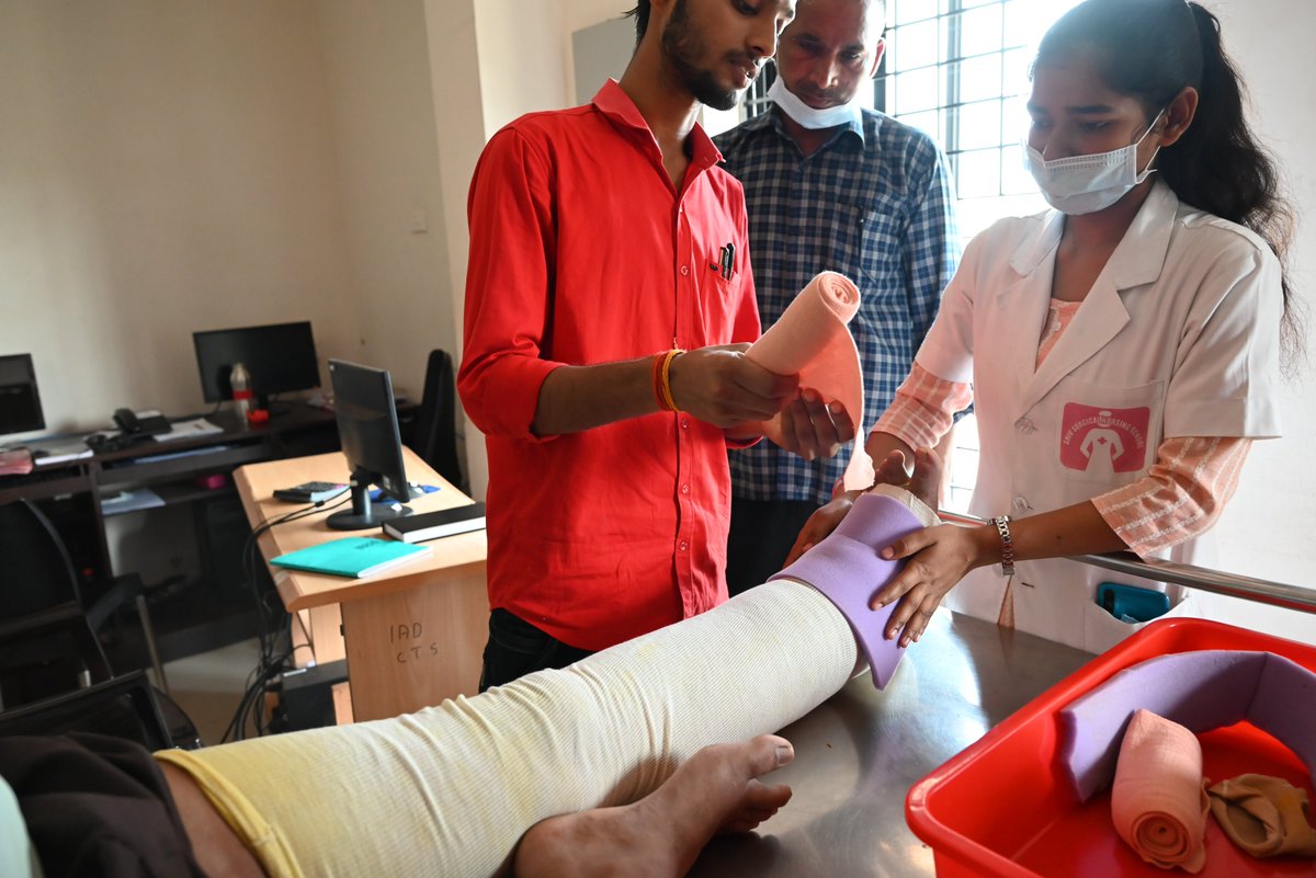 IAD-BMGF Centre of Excellence for Lymphedema. Teaching compression therapy for the newly recruited Varanasi clinical team. IAD-Varanasi Filariasis unit will provide integrated medicine treatment for filariasis patients. 
#filariasis #lymphedema #integratedmedicine