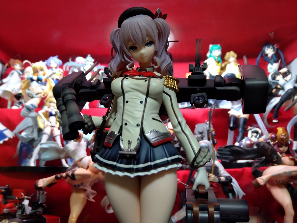 鹿島(艦これ) 「鹿島さんの8周年フィギュアが来たましたっ!かわいい!!ふともも!!置き場所がない」|尾和のイラスト