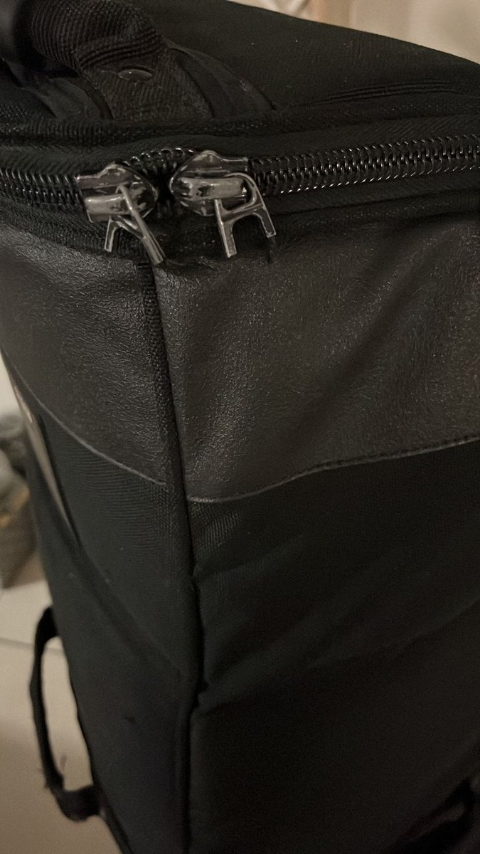 CharleneAlexes's tweet photo. @FlySafair my son flew with you yesterday. George to Jhb. On Xmas day Jhb to George. His locks were cut off nothing was stolen but his bags were damaged. Has this ever happened to anyone else. Why!!!!! https://t.co/9OS44cG720