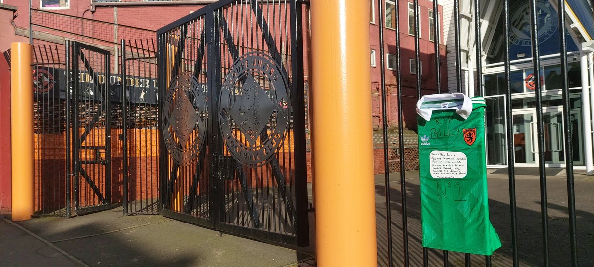Paying my respects and tribute to the great <a href="/dundeeunitedfc/">Dundee United FC</a> legend #BillyThomson. Com on United give us a win today!
