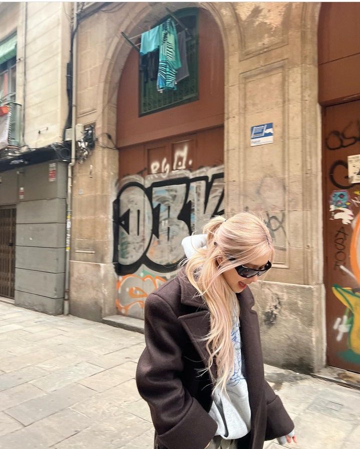 usooncart's tweet photo. Happy birthday my Rosie 🌹 https://t.co/06N1Am5a3p