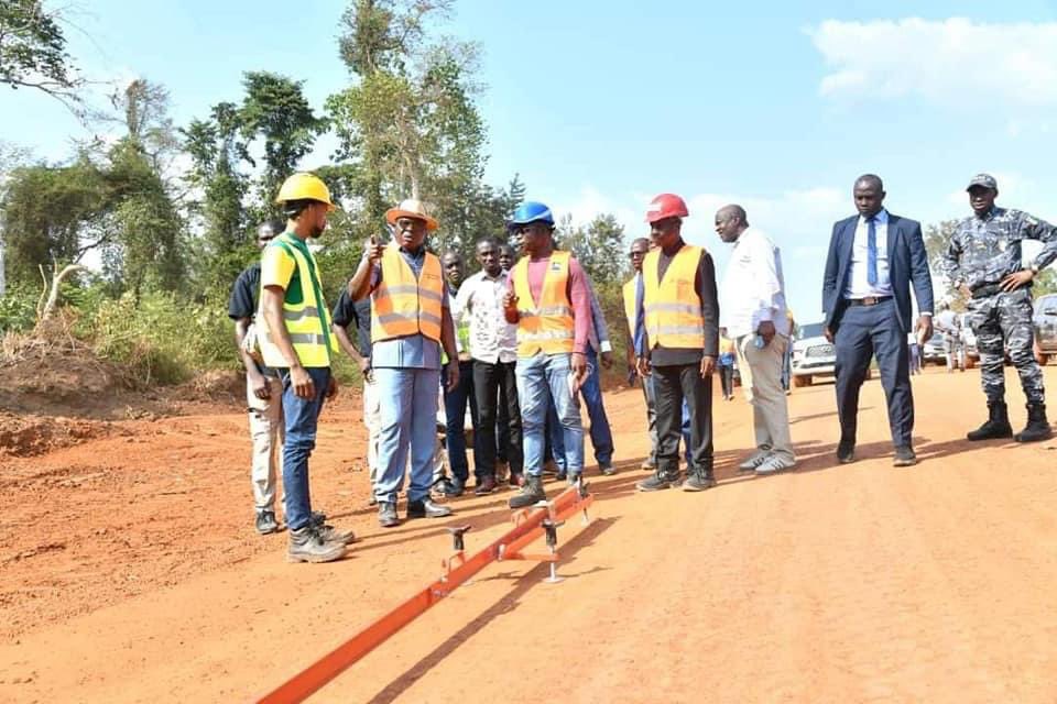 Ivoiren225's tweet image. 🇨🇮𝐑𝐎𝐔𝐓𝐄 𝐂𝐄𝐂𝐇𝐈-𝐀𝐍𝐎𝐔𝐌𝐀𝐁𝐀-𝐌'𝐁𝐀𝐓𝐓𝐎 
Les travaux en cours d’exécution sur ce tronçon de 41,5 km prévoient la réalisation de 09 km de voiries dans l'ensemble des localités traversées. 
Les travaux  sont prévus s’achever en octobre 2024.
#Routes
#Ponts
#Voiries
