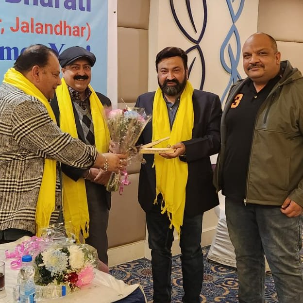LubSports's tweet photo. Arvind Rana (@iArvindRana) stepped down as #President @LubSports on the completion of his 2 years term. Sh Amit Katyal is the new President along with Sh Ashish Anand as the new Gen Secretary of LUB S&amp;L.
@lubindia @LubPunjab https://t.co/DEAUvvXzoq