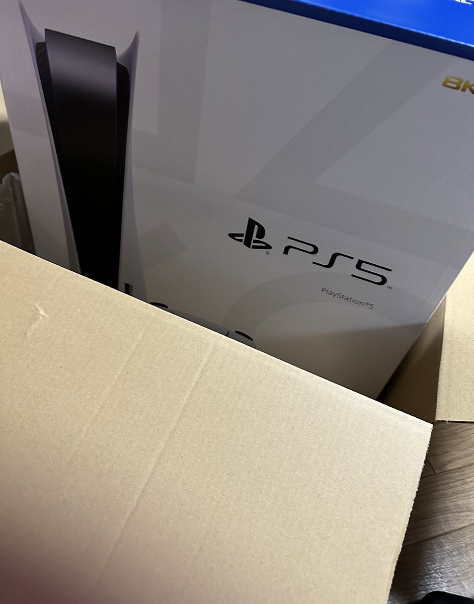 youpei10231's tweet photo. ———富・名声・力・PS5。 この世のすべてを手に入れた男。おれ https://t.co/CFiKdXEa4D