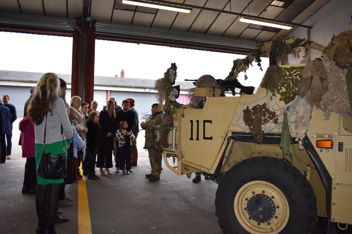 Queen's Own Yeomanry (@theqoy1) on Twitter photo Last weekend #ASqn were formally presented with a beautiful sculpture of a Yorkshire Hussar by the family of one of our forebears. Trustees, serving, old comrades and <a href="/ColYeomanry/">Colonel Sean</a> all came together to thank them for their kindness, and to share our proud history. #forrard! Last weekend #ASqn were formally presented with a beautiful sculpture of a Yorkshire Hussar by the family of one of our forebears. Trustees, serving, old comrades and <a href="/ColYeomanry/">Colonel Sean</a> all came together to thank them for their kindness, and to share our proud history. #forrard!
