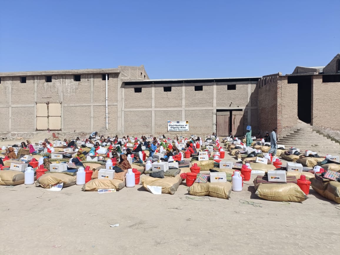 #IRCFloodResponse #Balochistan
#ECHO @EUPakistan
Winterization, PSS, Dignity & Hygiene Kits Distribution at
 Jaffarabad