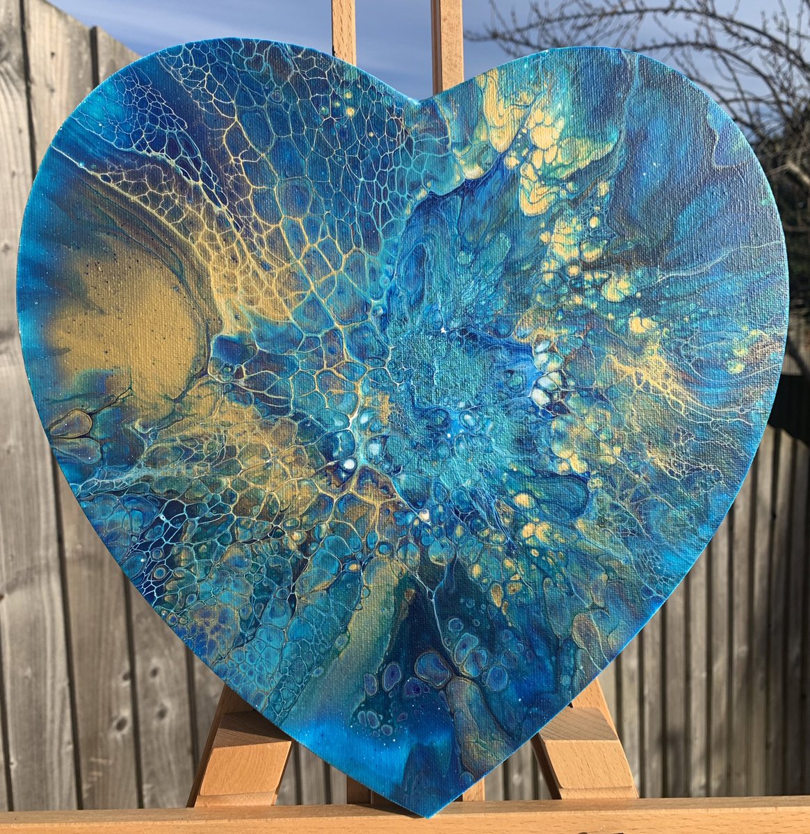 💙💛💙✨

#heart #artfromtheheart #fluidartwork #fluidart #abstractart #creativeart #originalart #artwork #art #artist #artlovers #homedecor #artistsoninstagram  #artistofinstagram #instagramart #instaart #instaarte #instadaily #dailyart #fluidart_daily #ArtOfTheDay