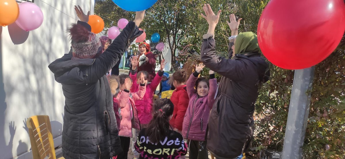 yasintepe's tweet photo. Deprem yaralarını sarıyoruz çocuklarımızla, toparlanacağız, ayağa kalkacağız, koşacağız yeni umutlara. https://t.co/0DZCJ5E9qL