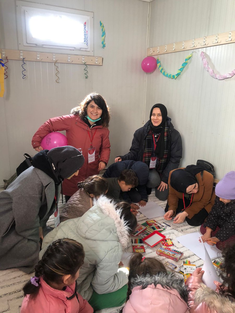 yasintepe's tweet photo. Deprem yaralarını sarıyoruz çocuklarımızla, toparlanacağız, ayağa kalkacağız, koşacağız yeni umutlara. https://t.co/0DZCJ5E9qL