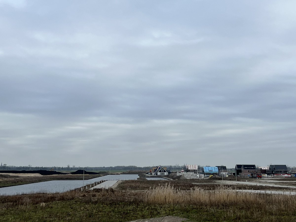 Met de raad van #Kampen op werkexcursie door de Reevedelta. Goed geïnformeerd, met de poten in de klei💪🏻
Een prachtig gebied, dat nog veel mooier gaat worden.
#ambitieus #meerjarenplan #belangrijkekeuzes #kansen #natuur #woningbouw #visitKampen