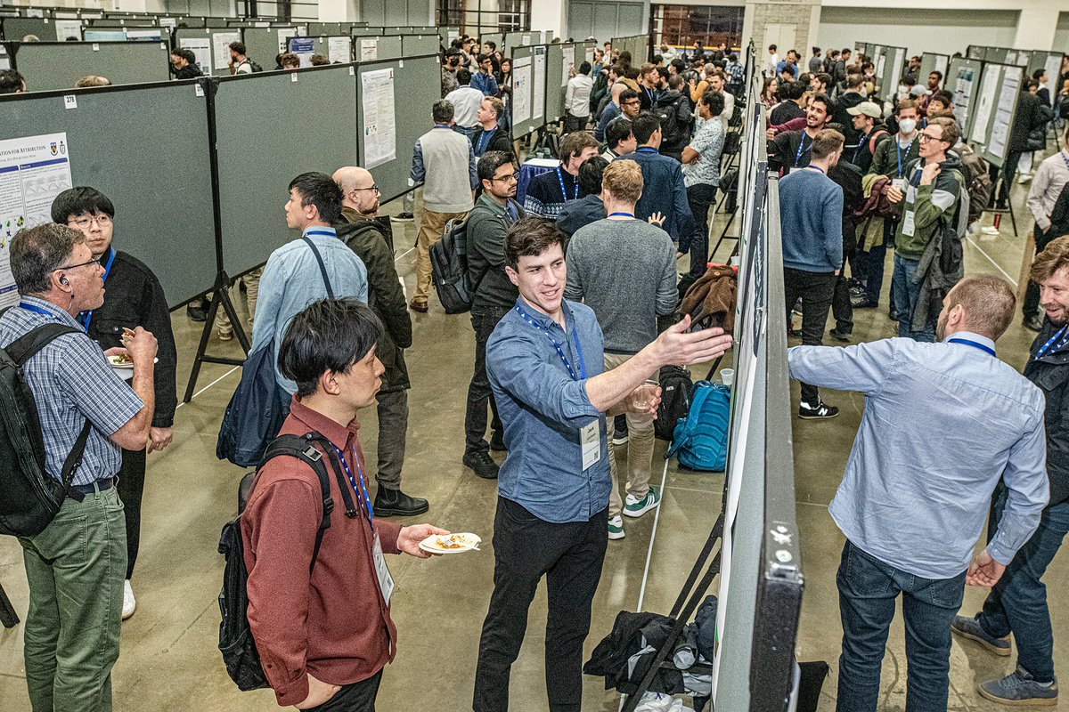 RealAAAI's tweet photo. A peek into the Poster Sessions at #AAAI23.
📸: https://t.co/1Q2x8jOzB0 https://t.co/9j3xSKP3lp