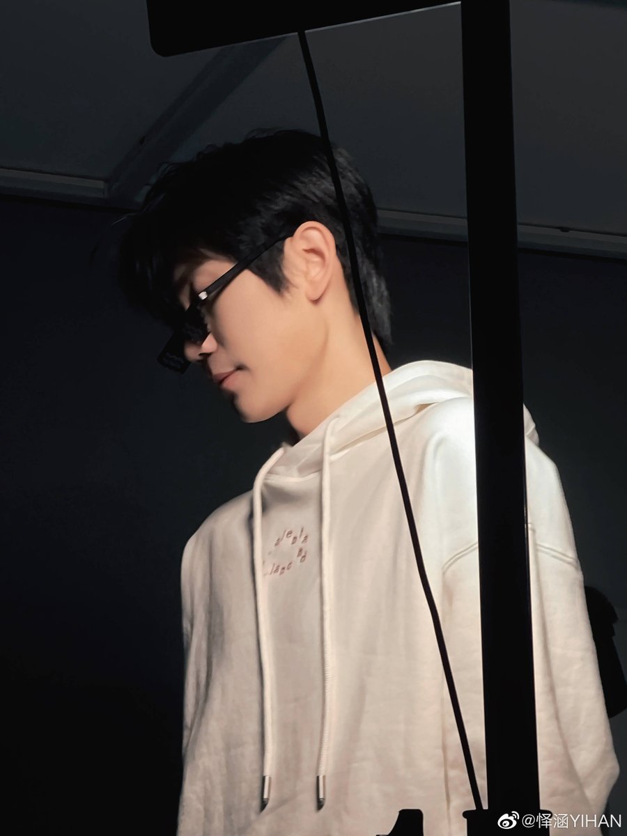 foryihan's tweet photo. ✧ 230211
✎ Yihan weibo update

This guy is a little handsome

#怿涵 #Yihan #易安中学 #YianMiddleSchool https://t.co/AlAelZPZe8