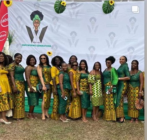 MsGiveZeroFox's tweet image. Class of 2001 of my all girls high School collaborated all year, over different continents to ensure our legacy project for our 186th Speech Day was a success 🙌🏾😘. 
#RightWrong #SpeakTrue #FollowQueens
#TheFeminismIWasRaisedOn