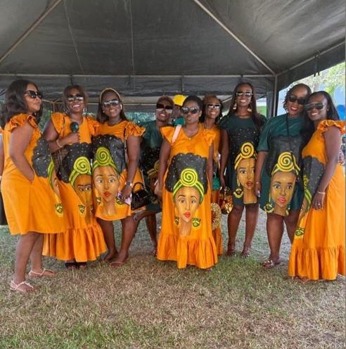 MsGiveZeroFox's tweet image. Class of 2001 of my all girls high School collaborated all year, over different continents to ensure our legacy project for our 186th Speech Day was a success 🙌🏾😘. 
#RightWrong #SpeakTrue #FollowQueens
#TheFeminismIWasRaisedOn