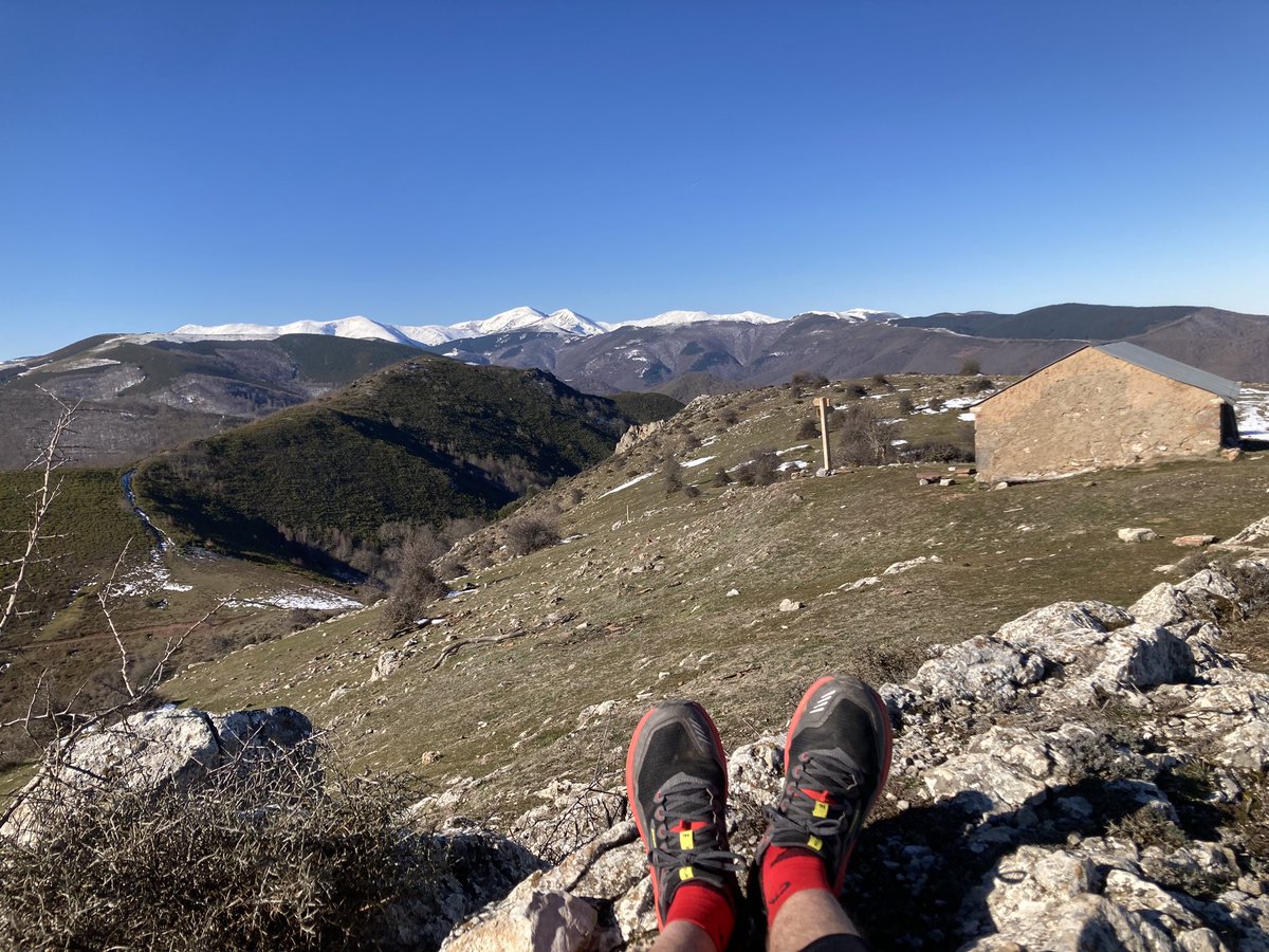 San Lorenzo, Cabeza Parda, Pancrudos….. la sierra de La Demanda desde San Quiles en Matute. Mucho frío al arrancar pero el día espectacular 😍. <a href="/PatrimonioRioja/">Patrimonio Riojano</a> <a href="/matutrail/">Matutrail</a> <a href="/MAmbienteRioja/">MedioAmbienteLaRioja</a> <a href="/LaRiojaEnMarcha/">La Rioja En Marcha</a>