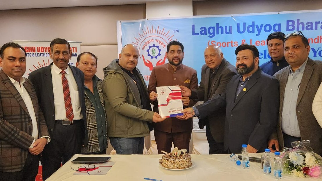 LubSports's tweet photo. Industry Interaction with MLA Jalandhar West of various industry's problems and seeking support to meet CM with a Sports &amp; Leather Industry delegation.
@lubindia @LubPunjab 
#sports #leather #industry #industry4 #rejuvination #msme #laghu #udyog https://t.co/stjO7VuZo6
