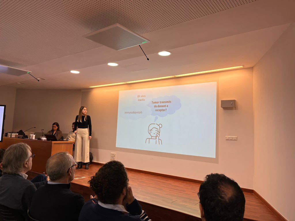 urologiaHVH's tweet photo. Avui celebrem #WomenInScience. La Dra. @MarinaTriquell ens ha demostrat una vegada mes amb la seva brillant exposició que el futur de la urologia es seu💪🏻 #looklikeurologist @scurologia @GRUCSCU @WomenScienceDay https://t.co/FGrvNJsL0n
