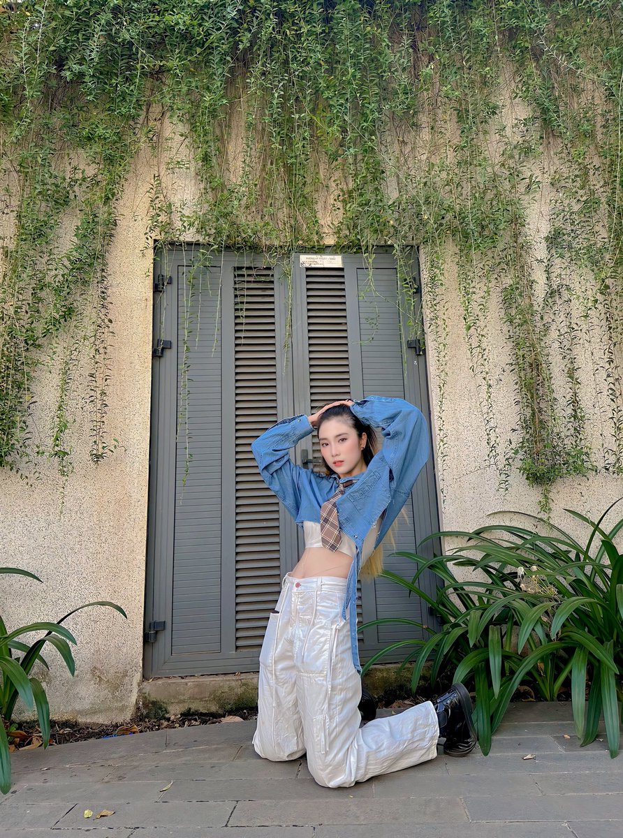LuvLikeOfficial's tweet photo. Chẳng cần tuyệt sắc mỹ miều
Như bông hoa dại yêu kiều tự do
#Luvlike #ThuNga https://t.co/Hznqz4t4XG