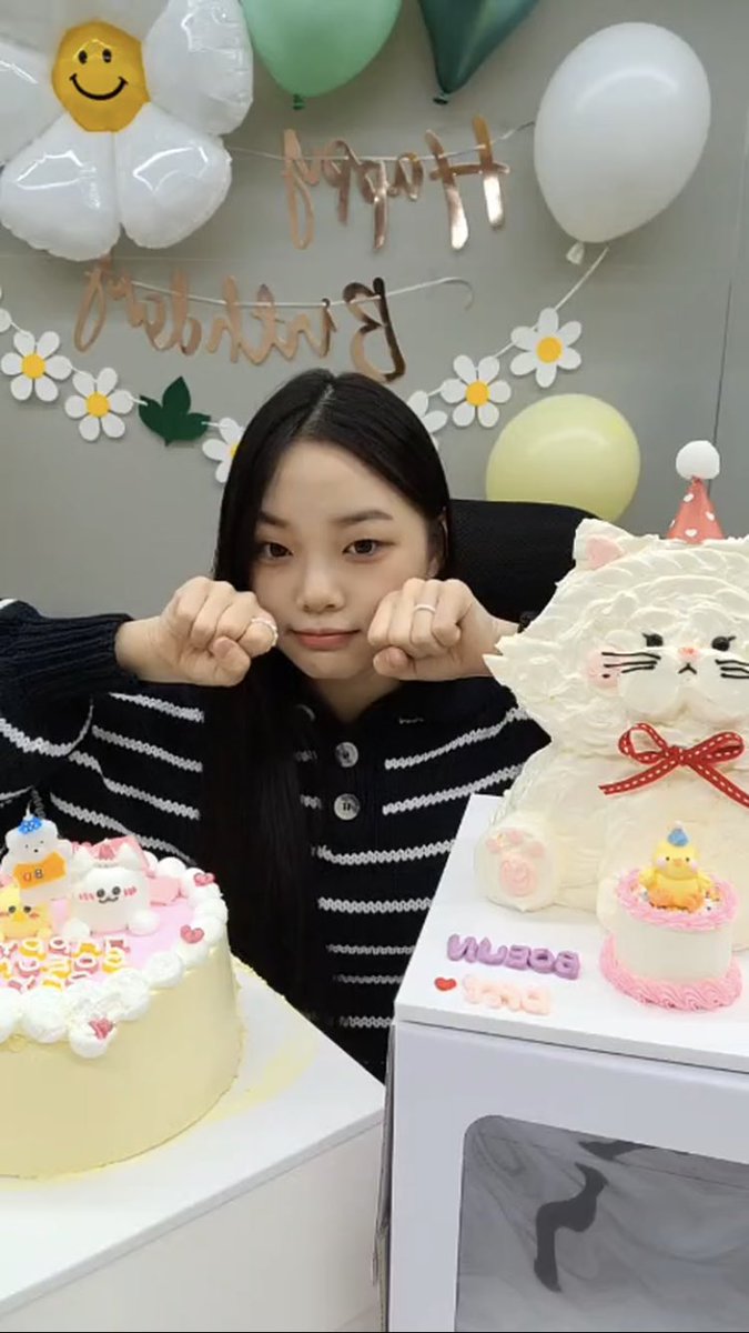 CLASSybbo's tweet photo. 아기고앵 생일축하해🤭💗 https://t.co/ieDleZDZIC