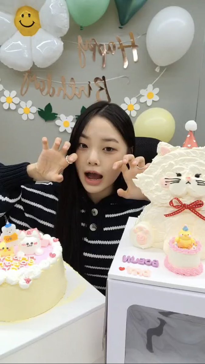 CLASSybbo's tweet photo. 아기고앵 생일축하해🤭💗 https://t.co/ieDleZDZIC