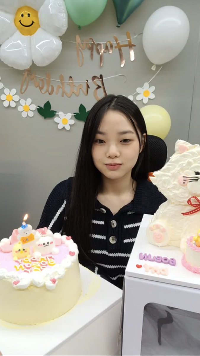 CLASSybbo's tweet photo. 아기고앵 생일축하해🤭💗 https://t.co/ieDleZDZIC