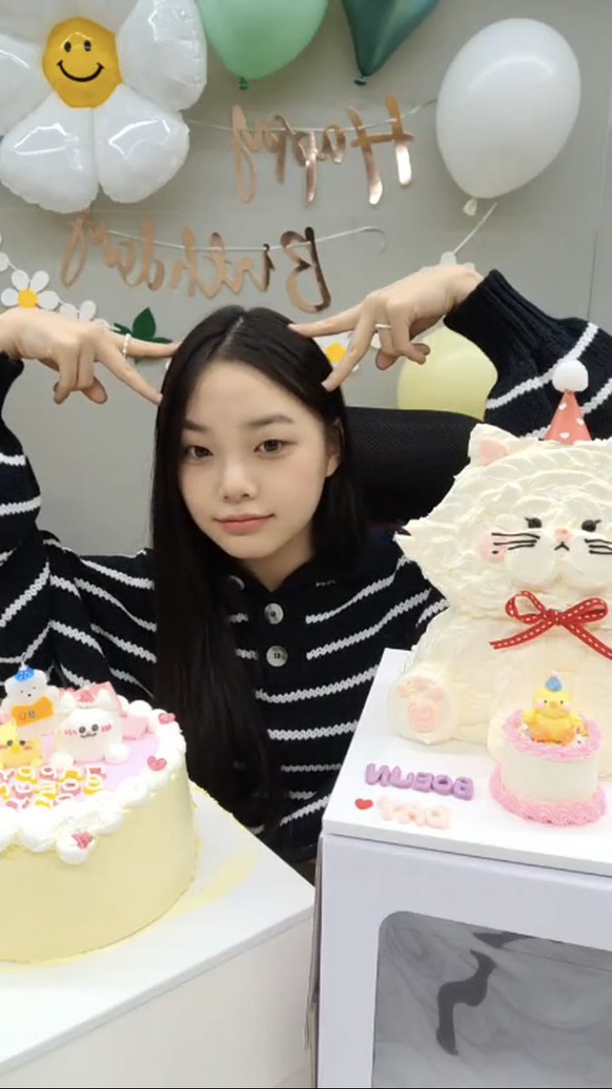 CLASSybbo's tweet photo. 아기고앵 생일축하해🤭💗 https://t.co/ieDleZDZIC
