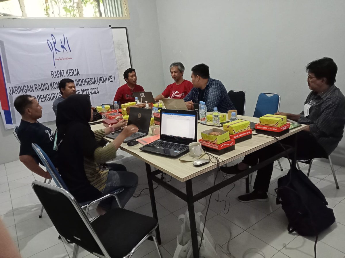 Sore tadi nimbrung acara <a href="/SangkalaJRKI/">Sangkala JRKI</a> <a href="/JRKIndonesia/">JRKI</a> , senang bisa ketemu kawan-kawan lama.