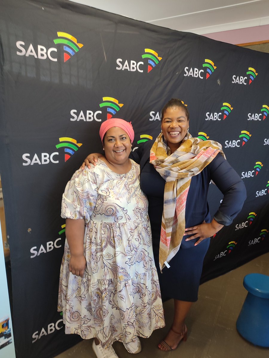 Absolutely mind-blowing meeting #Kyeezi ! Thank you for the opportunity to share our school's ICT journey with your listeners live on #GOODHOPEFM. Hoping we inspired more teachers to foster ICT integration. Laptops handover, sponsored by #SABC to HEIDEVELD SECONDARY SCHOOL