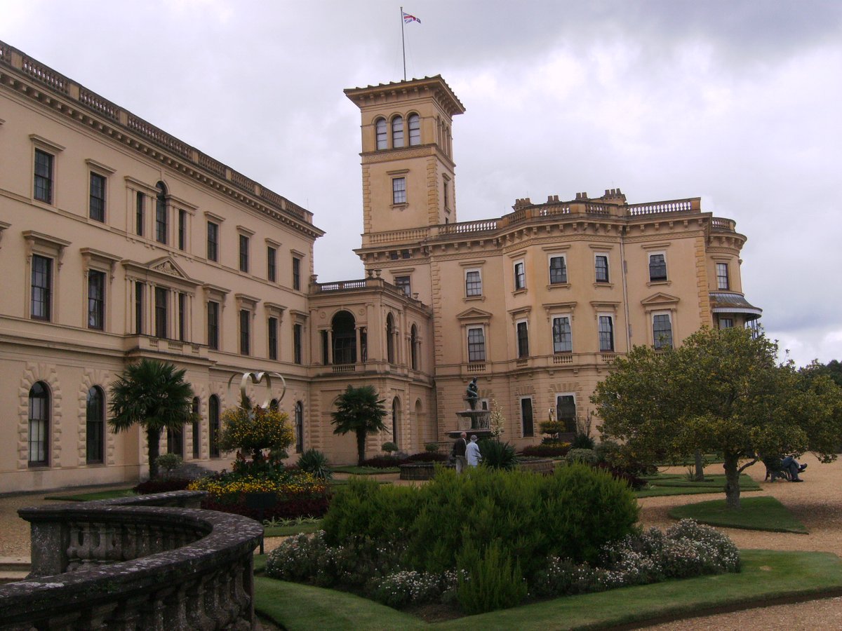 5thLackey's tweet photo. #OsborneHouse #IsleofWight bought by #QueenVictoria &amp; #PrinceAlbert in 1845 who on the advice of #ThomasCubitt demolished the existing house &amp; built anew. For more info see #EnglishHeritage  Osborne web pages https://t.co/ZDZJ1lqG7U